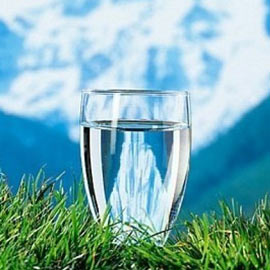 Стакан горной воды